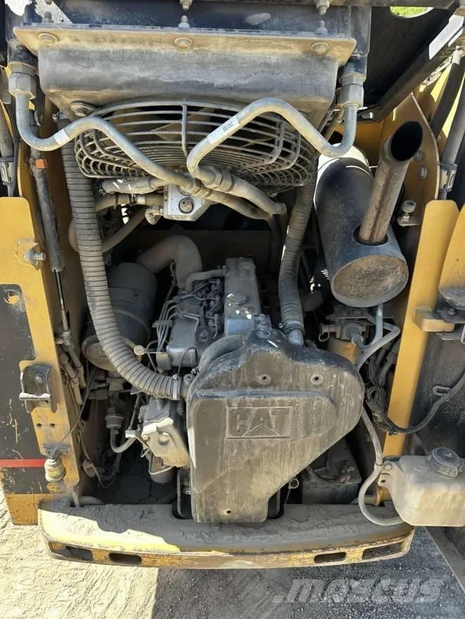 CAT 257 Paletli yükleyiciler