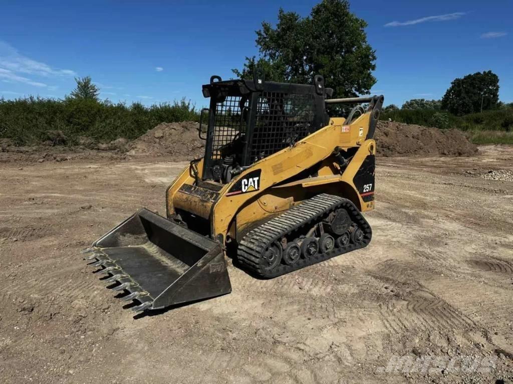CAT 257 Paletli yükleyiciler