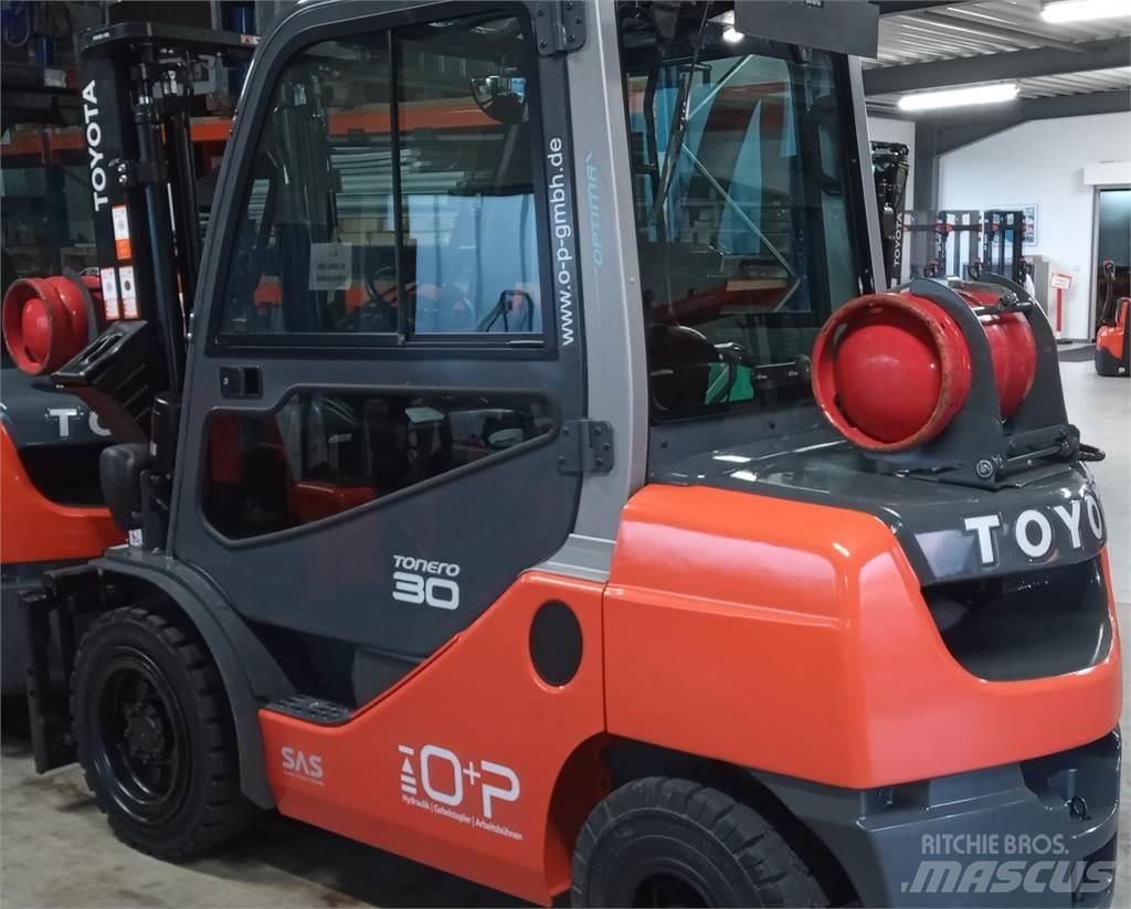Toyota 02-8FGF30 LPG'li forkliftler