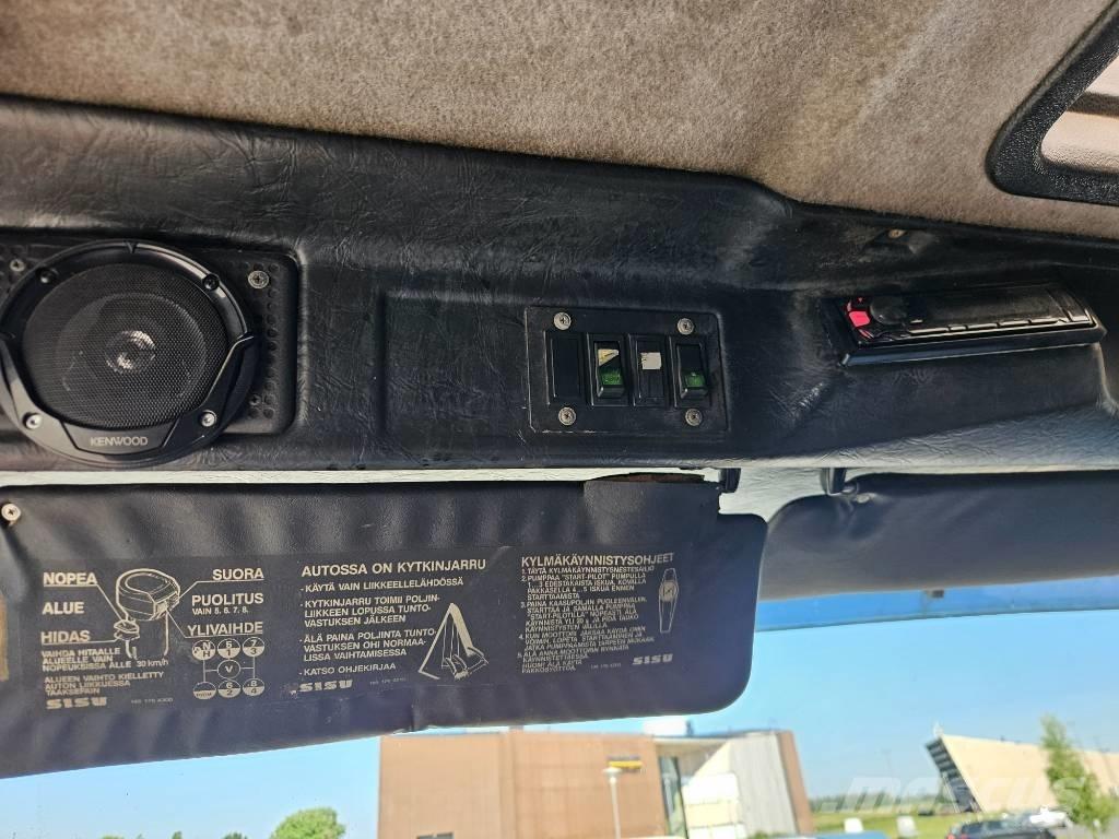 Sisu SM300 8X2 Orman makinesi taşıma kamyonları