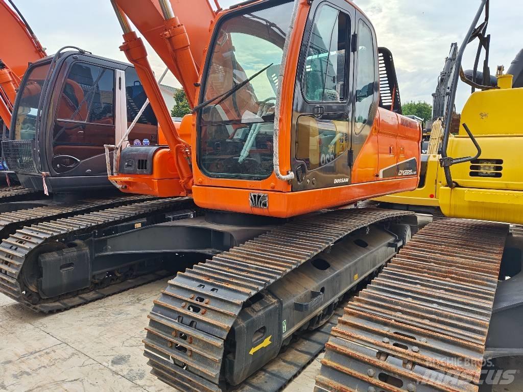 Doosan DX 225 LC Paletli ekskavatörler