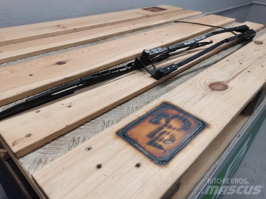 Manitou MLT  wiper Kabin