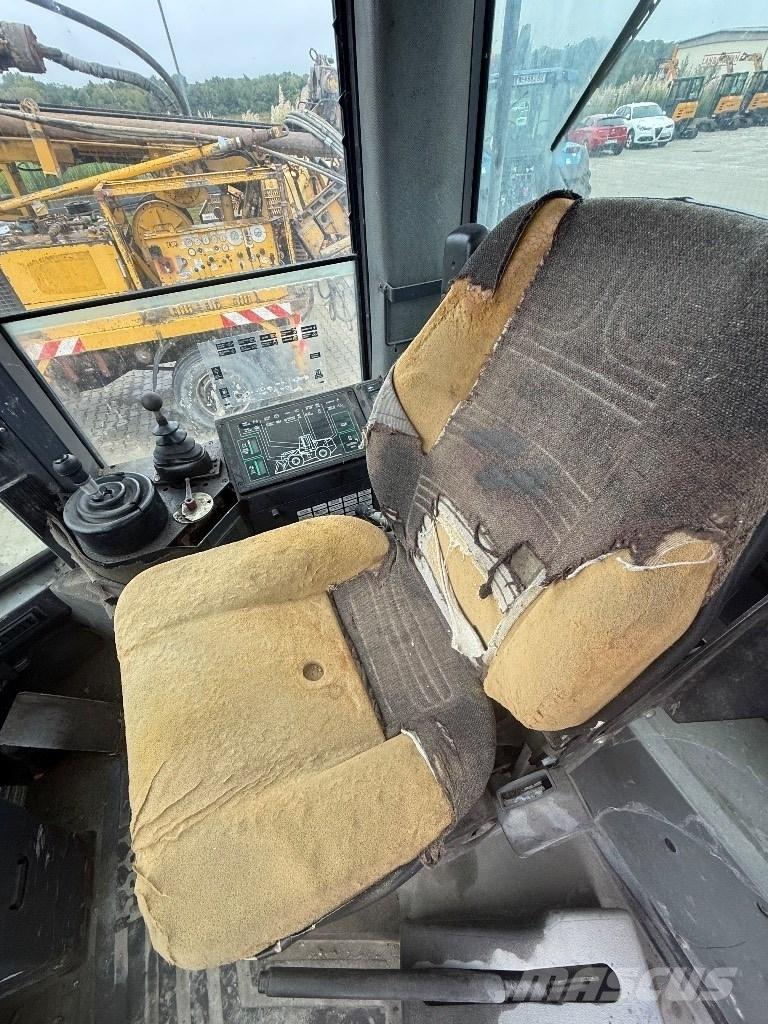 CASE 821 B Tekerlekli yükleyiciler