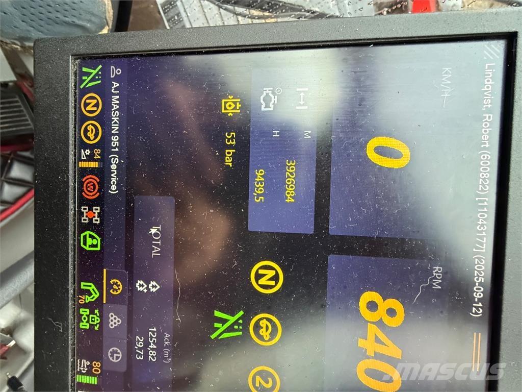 Komatsu 951 Biçerdöverler