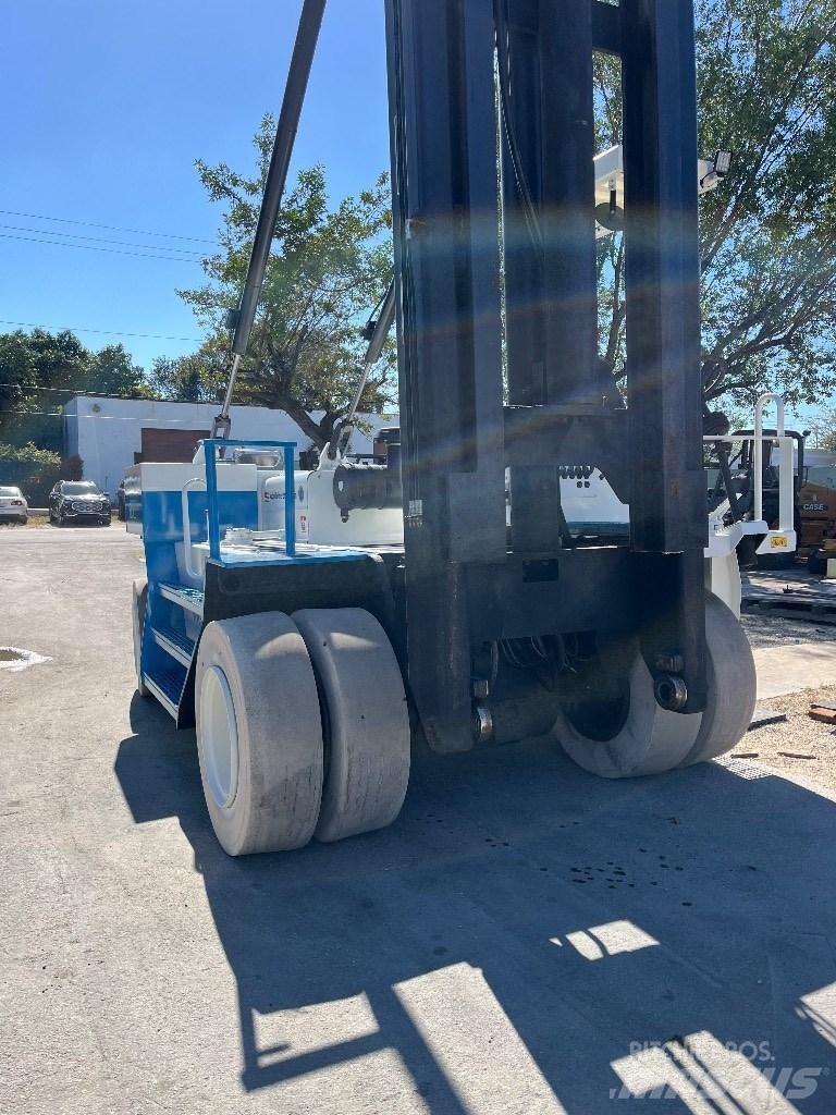 Wiggins W 220 M2 Arazi tipi forklift