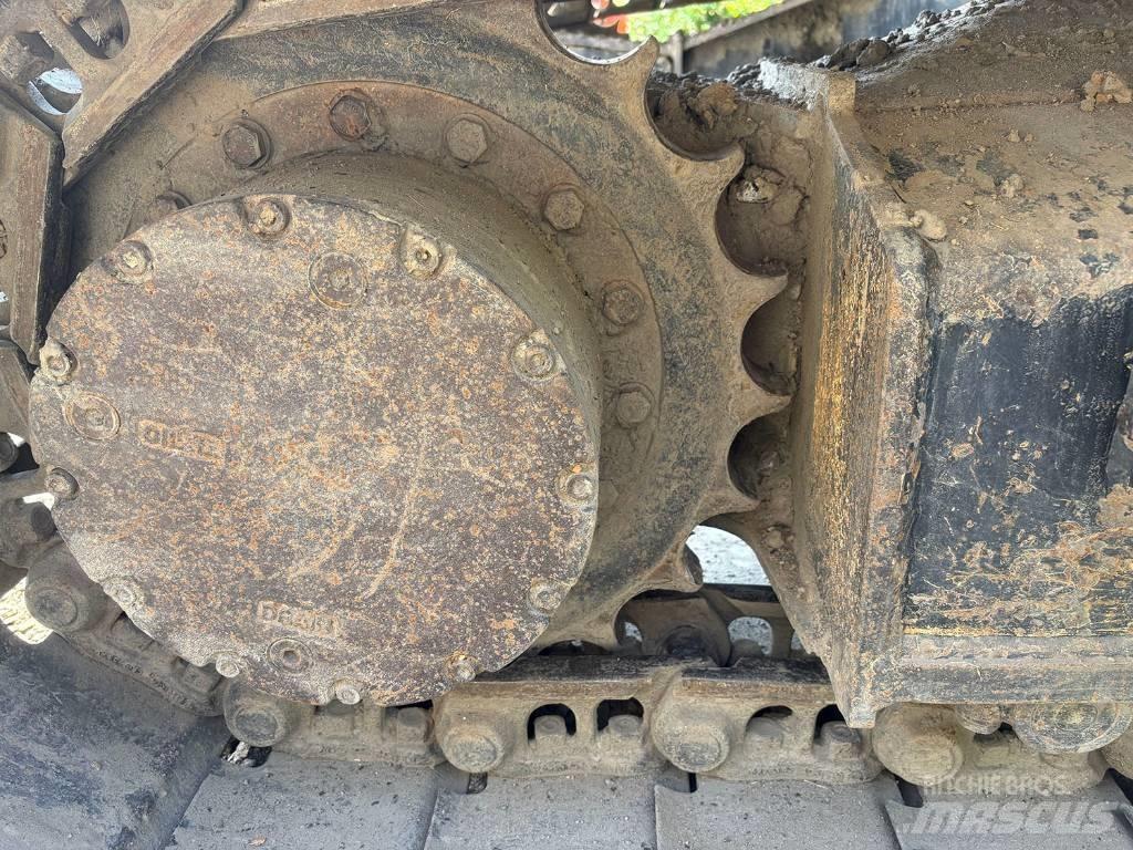 JCB JZ 140 LC Paletli ekskavatörler