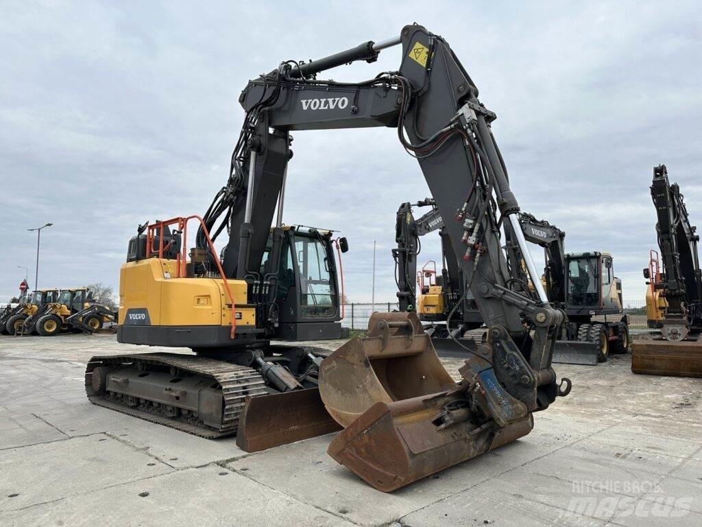 Volvo ECR235EL Paletli ekskavatörler
