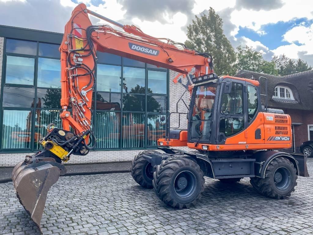 Doosan DX 140 W-3 Lastik tekerli ekskavatörler