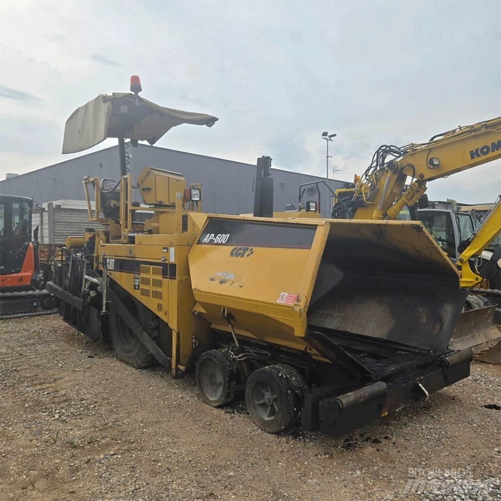 CAT AP 600 Asfalt sericiler