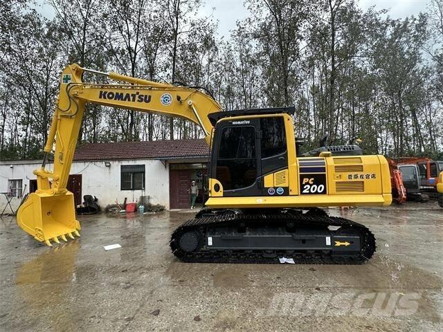 Komatsu PC 200-8N1 Paletli ekskavatörler