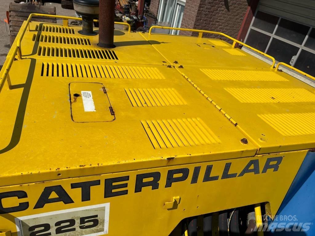 CAT 225 Paletli ekskavatörler