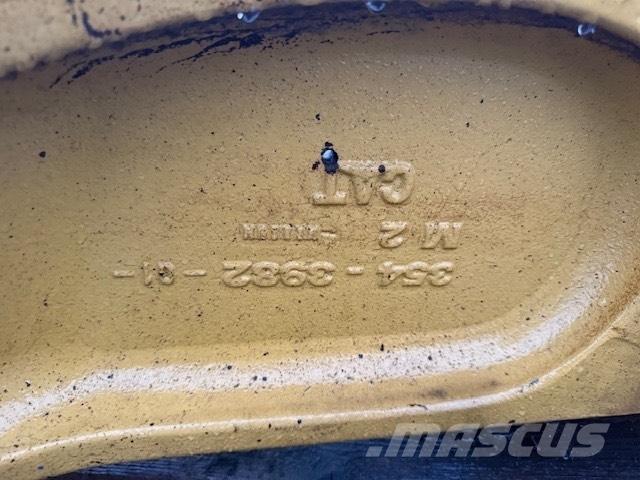 CAT 908 BUCKET LINK Kovalar