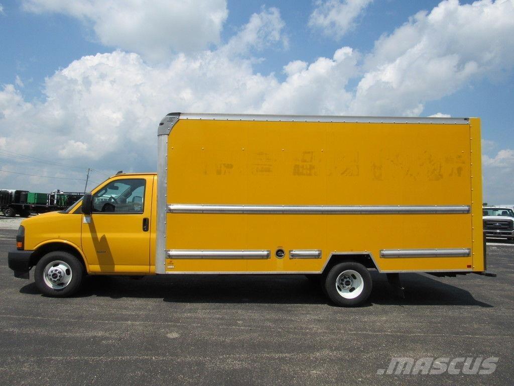 GMC Savana 3500 Kapali kasa kamyonlar