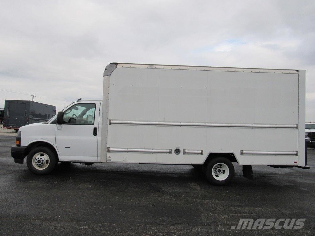 GMC Savana 3500 Kapali kasa kamyonlar