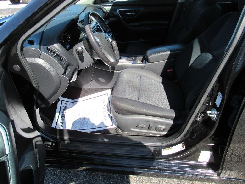 Nissan Altima Otomobiller
