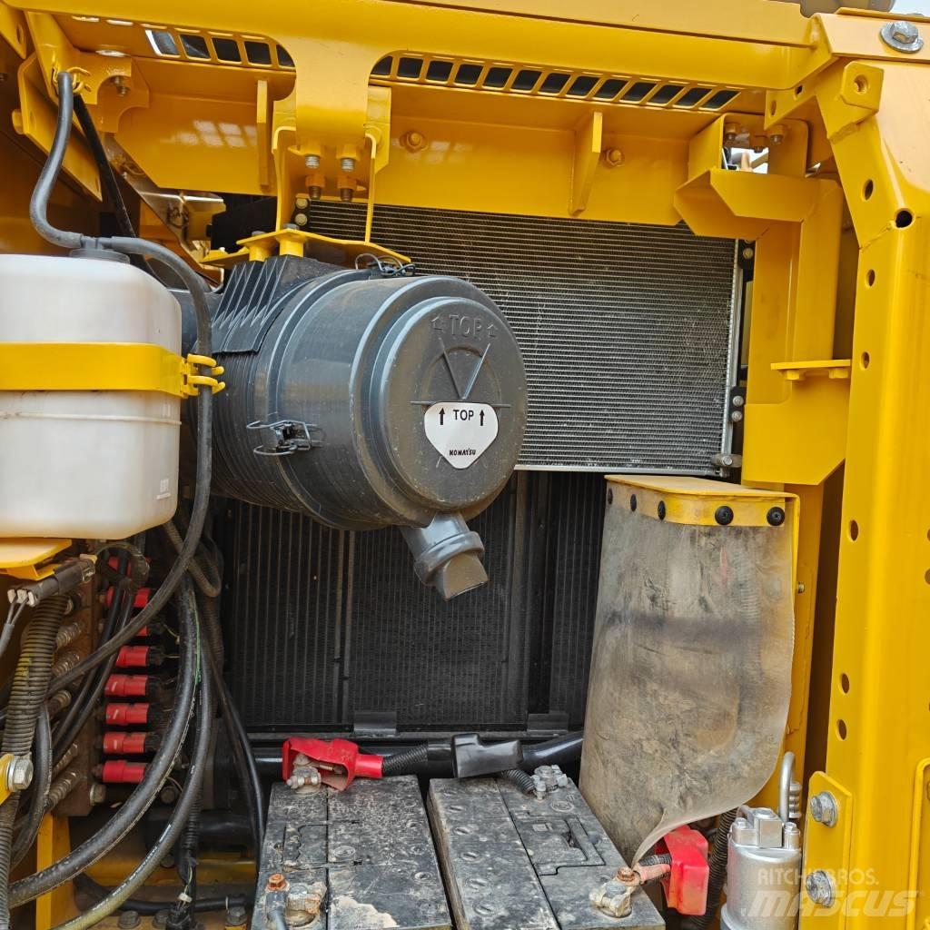 Komatsu 130-7 Paletli ekskavatörler