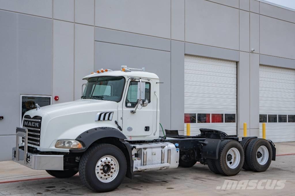 Mack Granite GU 813 Çekiciler