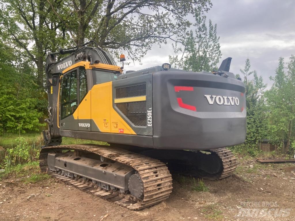 Volvo EC 250 EL Paletli ekskavatörler