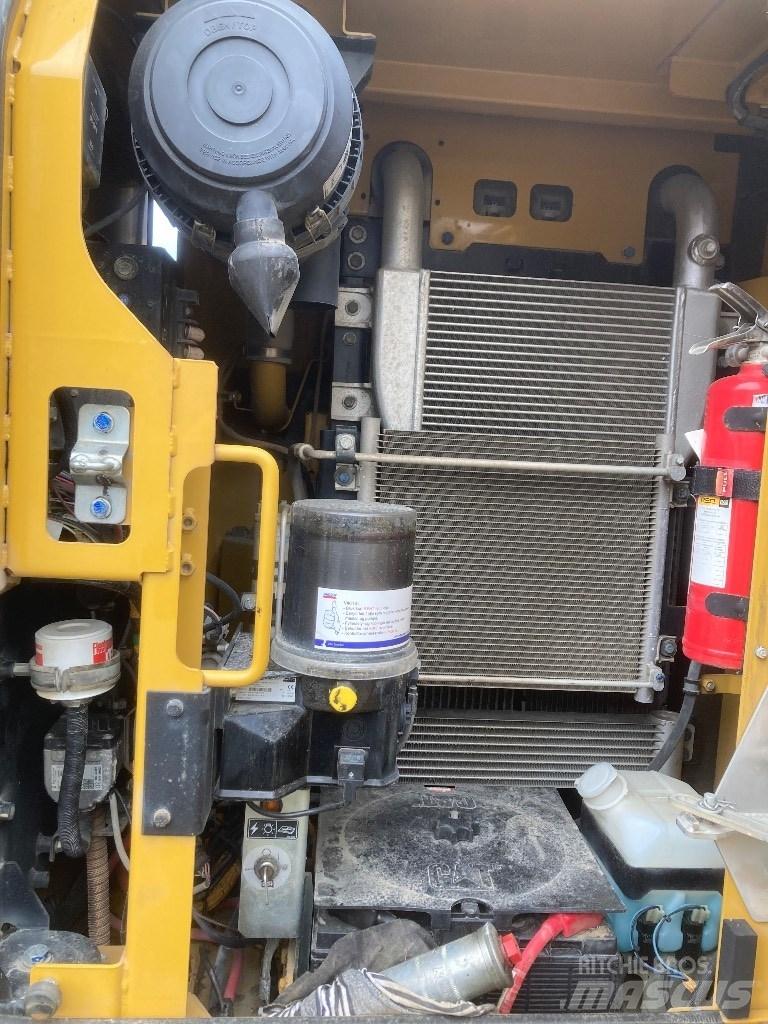 CAT 313 F L Paletli ekskavatörler