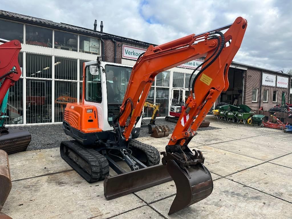 Takeuchi TB 235 CR Mini ekskavatörler, 7 tona dek