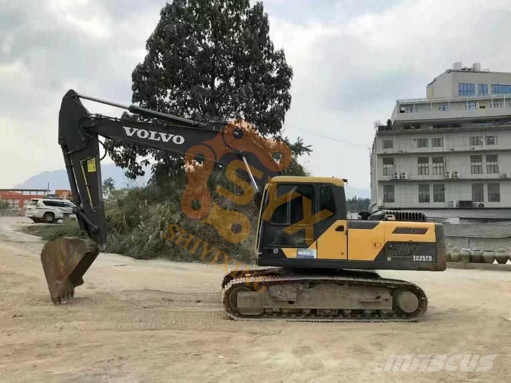 Volvo EC 210 B LC Paletli ekskavatörler