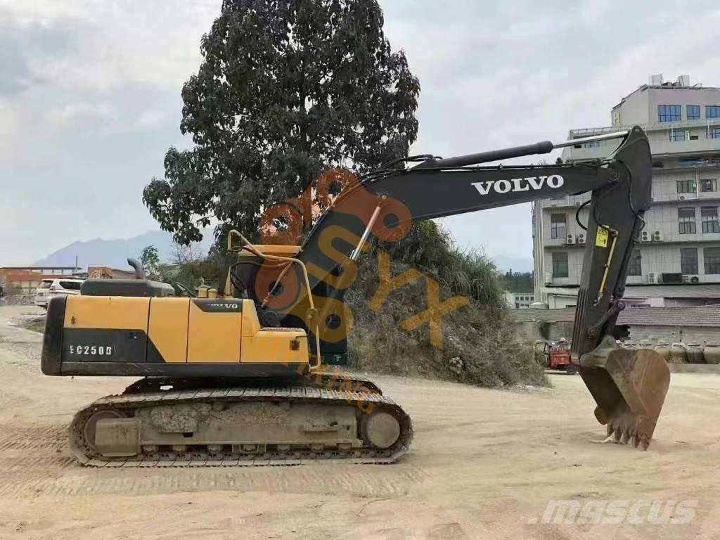 Volvo EC 210 B LC Paletli ekskavatörler