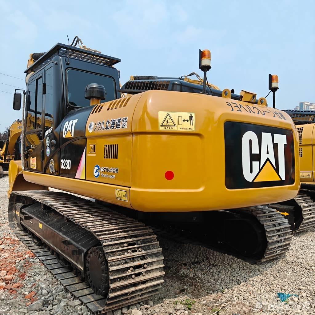 CAT 323D Paletli ekskavatörler