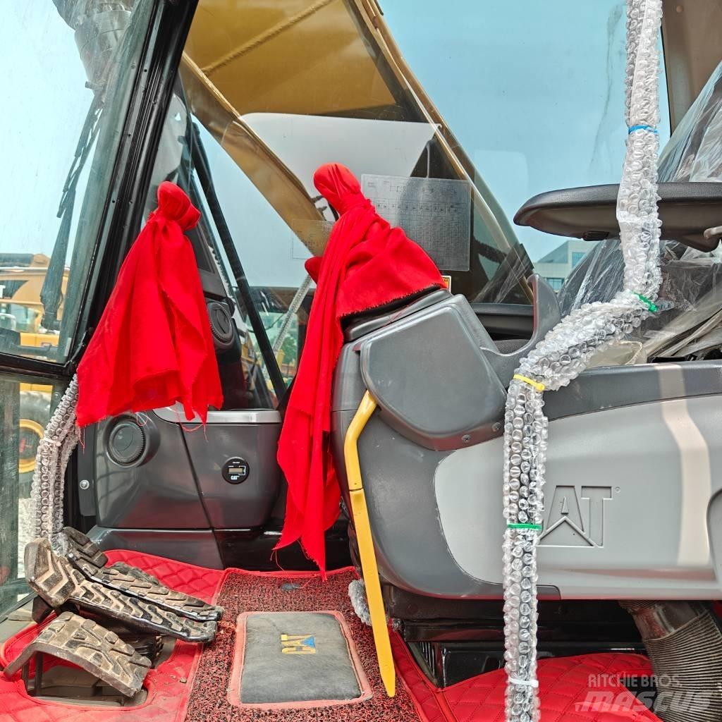 CAT 323D Paletli ekskavatörler