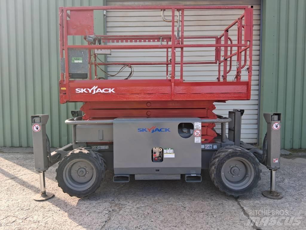 SkyJack SJ 6832 RT Makasli platformlar