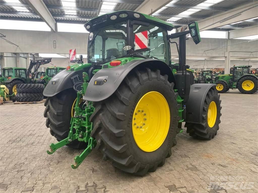 John Deere 6R 215 Traktörler