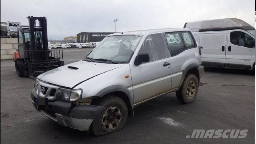 Nissan Terrano II Otomobiller