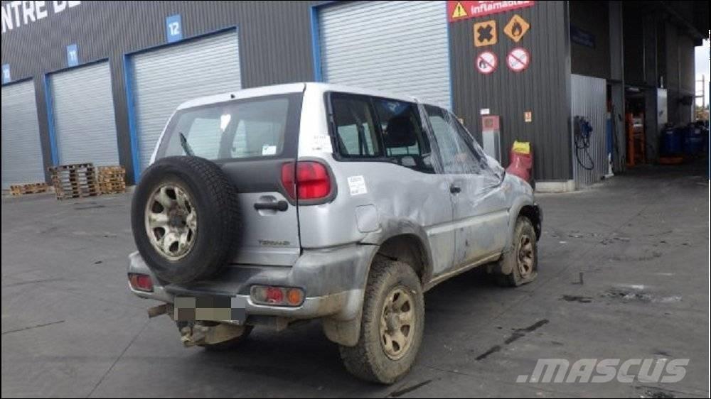 Nissan Terrano II Otomobiller
