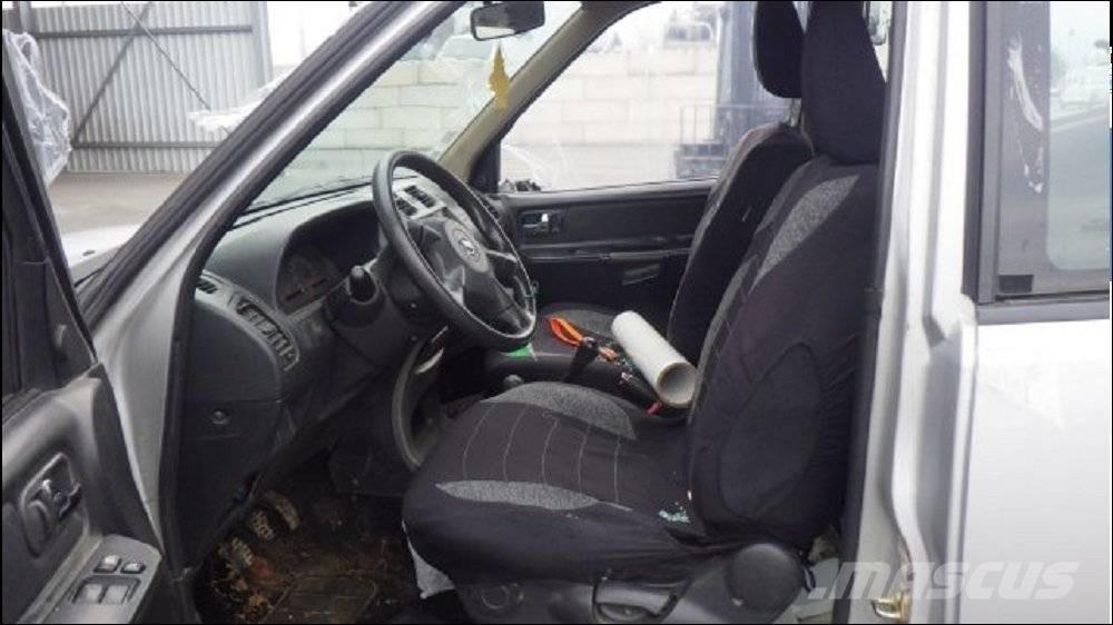 Nissan Terrano II Otomobiller