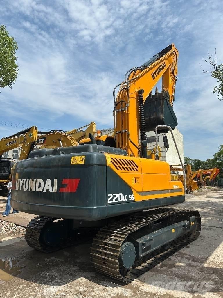 Hyundai 220LC-9S Paletli ekskavatörler
