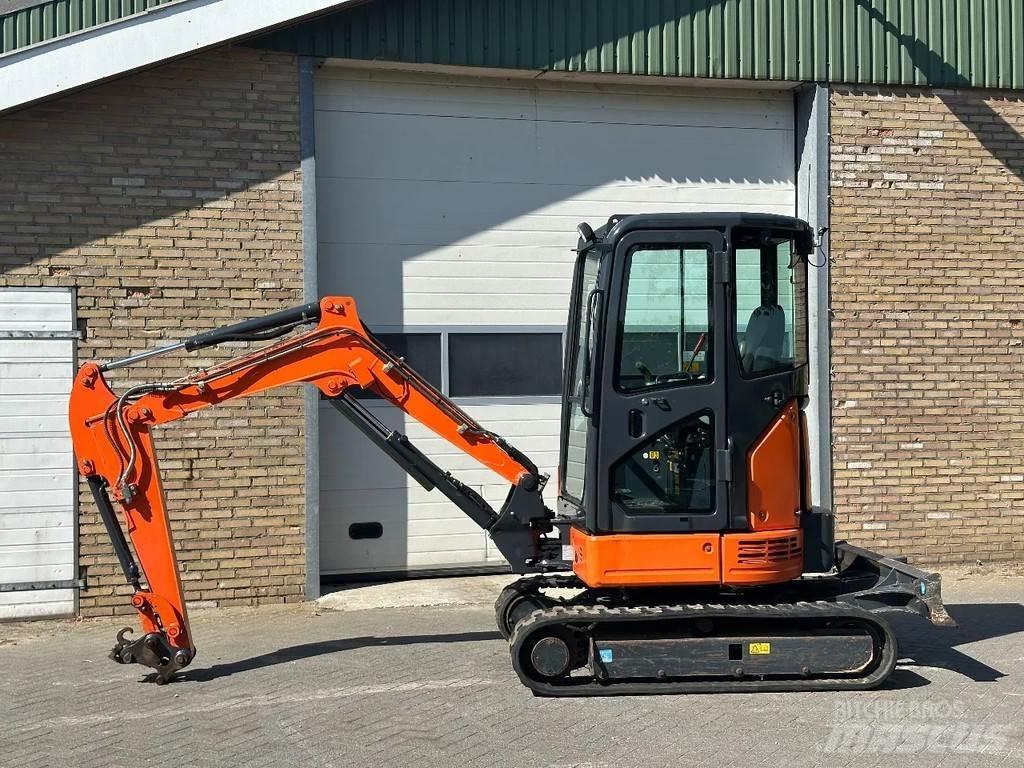 Hitachi ZX26U-6CR Mini ekskavatörler, 7 tona dek