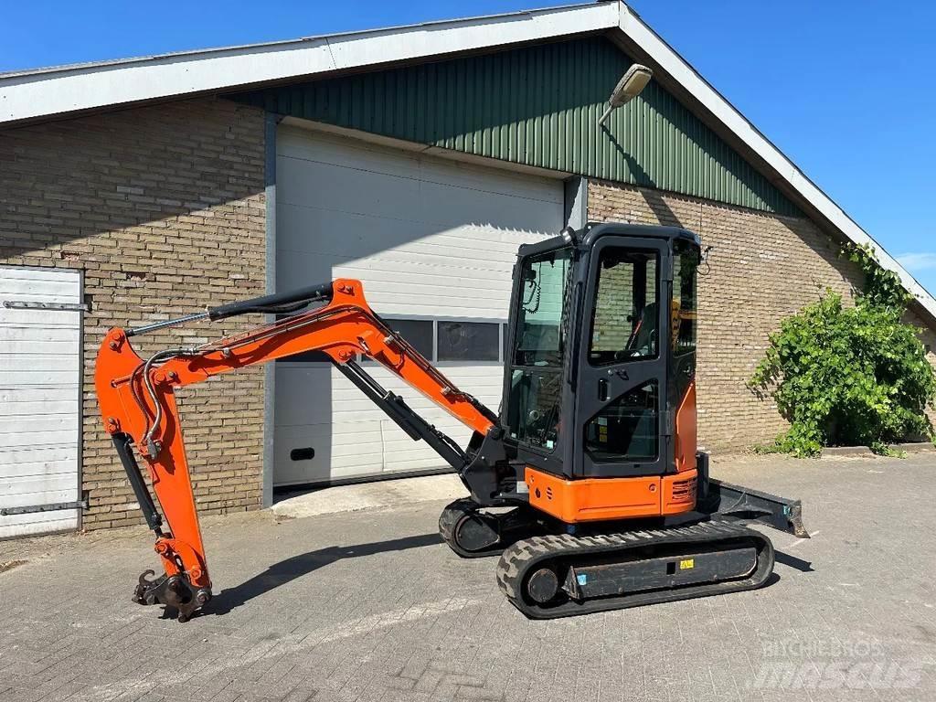 Hitachi ZX26U-6CR Mini ekskavatörler, 7 tona dek