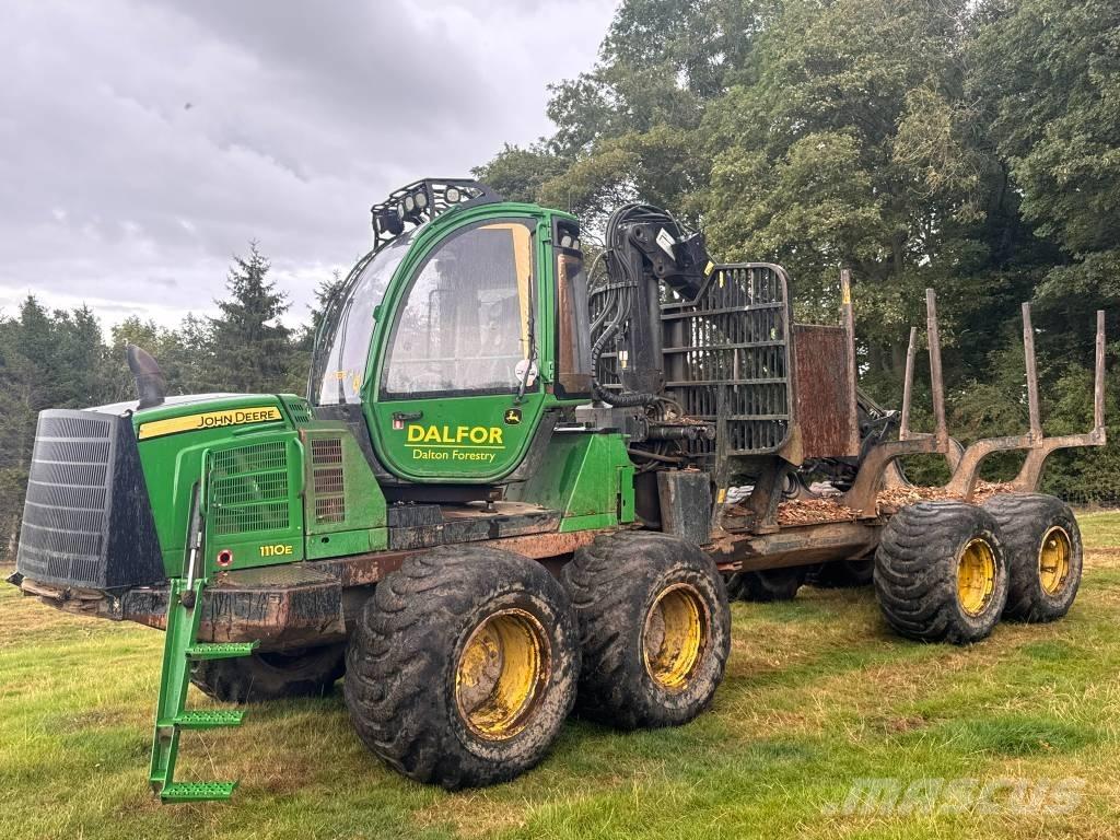 John Deere 1110 E Tomruk yükleyici traktörler