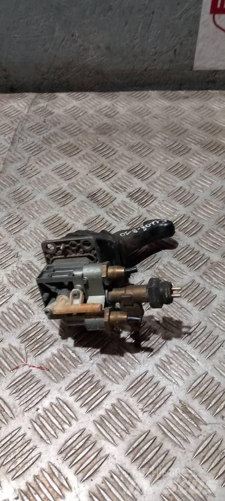Scania S 94   1324425 Kabinler