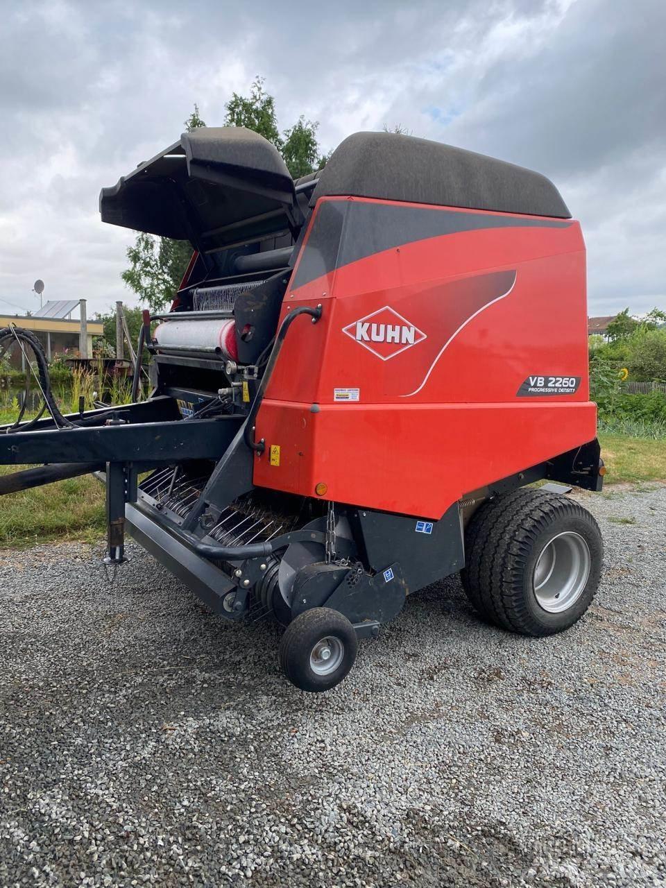 Kuhn VB 2260 Rulo balya makinalari