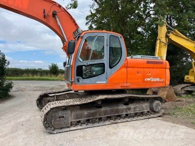 Doosan DX 225 LC Paletli ekskavatörler