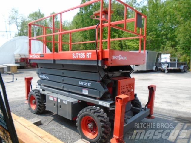 SkyJack SJ 7135 RT Makasli platformlar