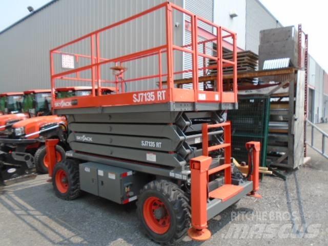 SkyJack SJ 7135 RT Makasli platformlar