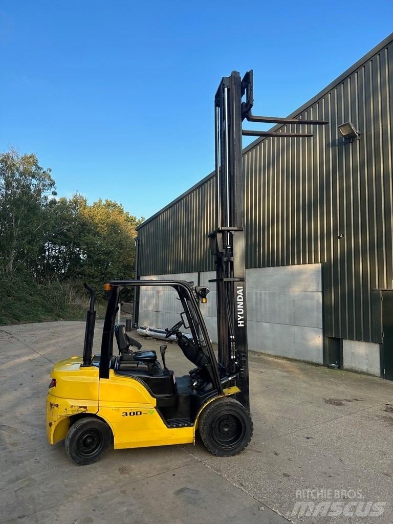 Hyundai 30 D-9 Dizel forkliftler