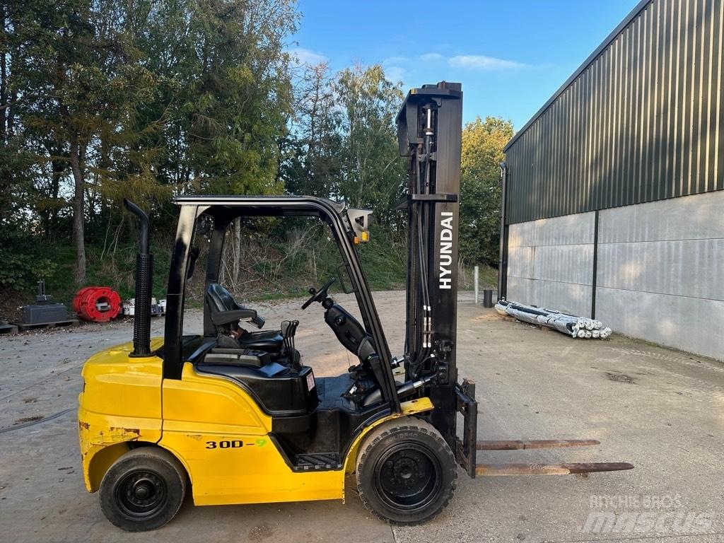 Hyundai 30 D-9 Dizel forkliftler
