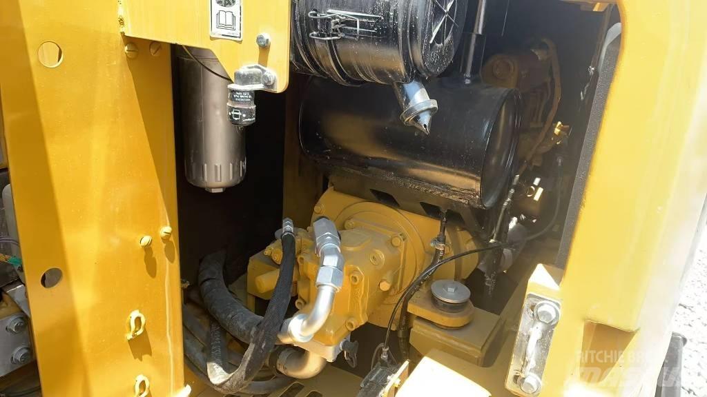 CAT 306E2 Paletli ekskavatörler