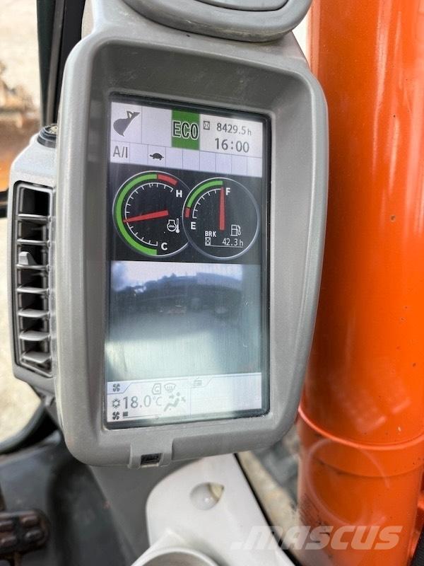Hitachi ZX 135 US-5B Paletli ekskavatörler