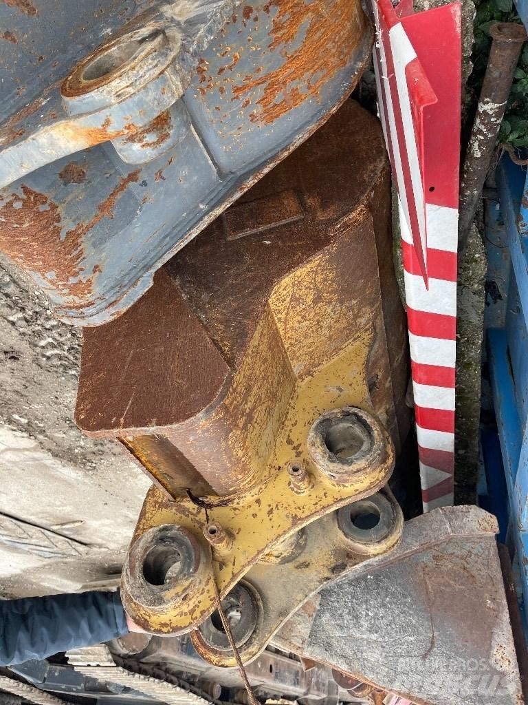 CAT 323 D Paletli ekskavatörler