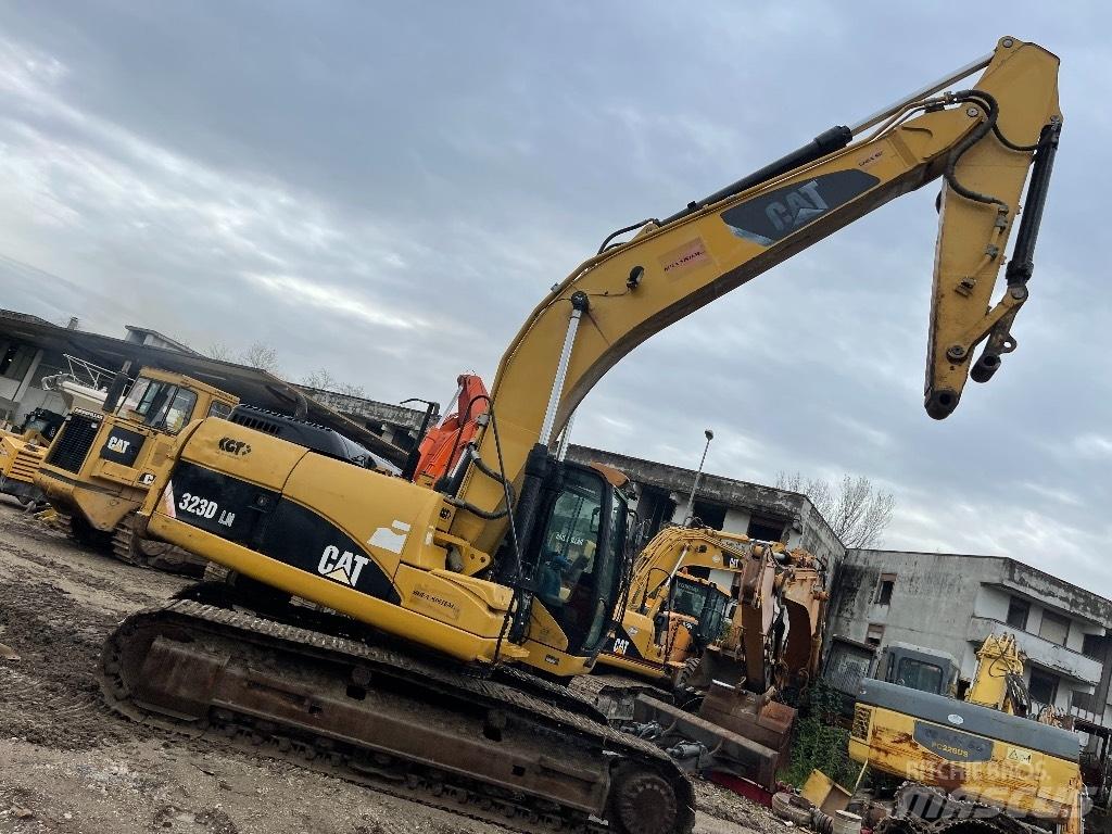 CAT 323 D Paletli ekskavatörler