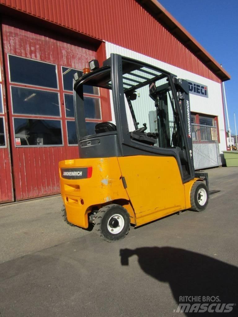 Jungheinrich EFG 320 Elektrikli forkliftler