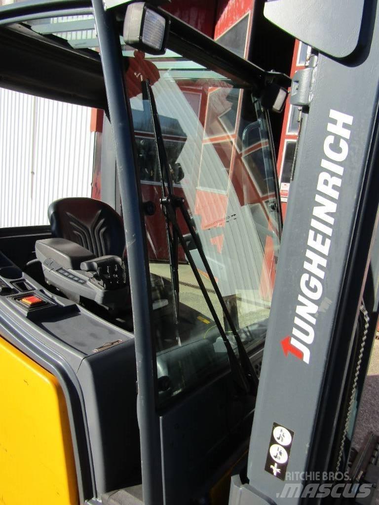 Jungheinrich EFG 320 Elektrikli forkliftler